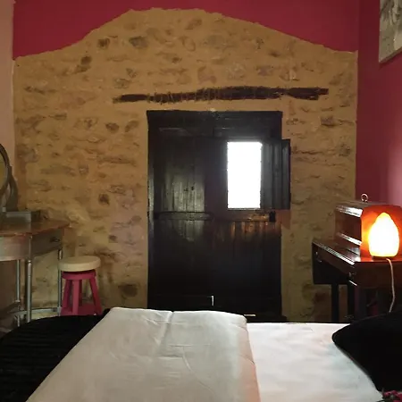 La Bodega Y Lalola Tatil Evi *