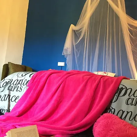 La Bodega Y Lalola *