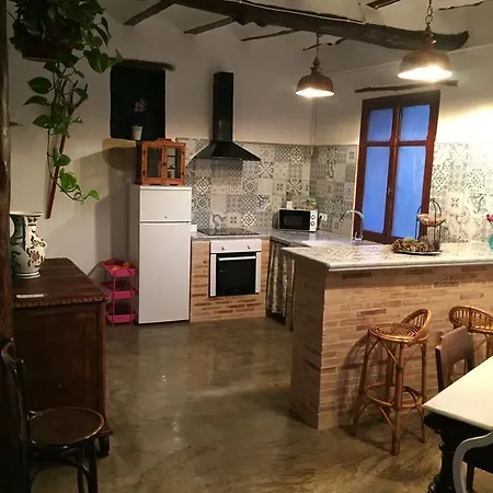 La Bodega Y Lalola * Chulilla