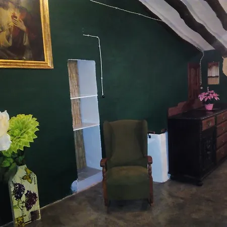 La Bodega Y Lalola