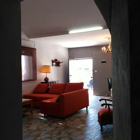 La Bodega Y Lalola