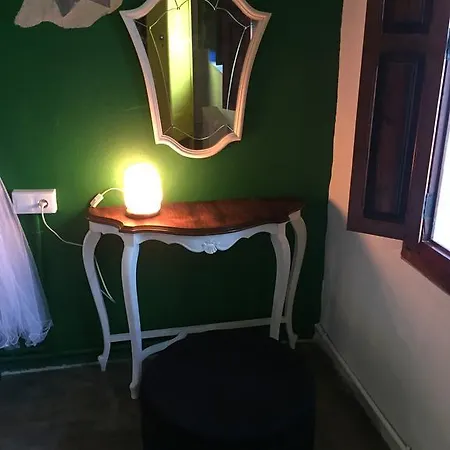 La Bodega Y Lalola * Chulilla